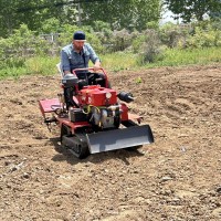 旱地用的25馬力小四輪拖拉機(jī)水旱兩用履帶旋耕機(jī)開(kāi)溝回填除草